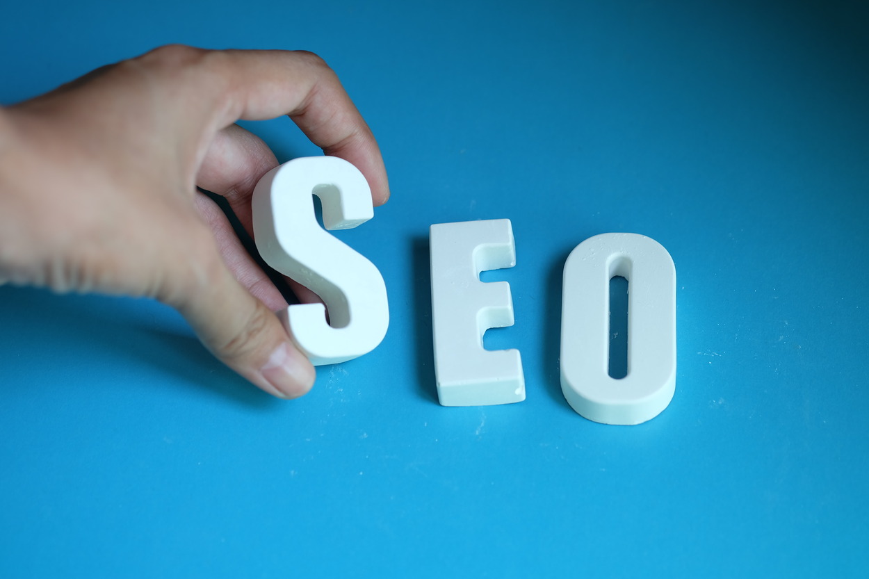 Hand choosing SEO tools
